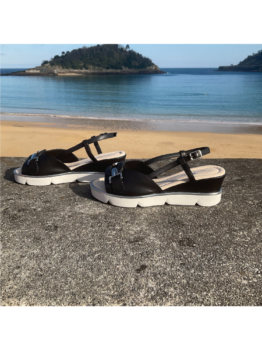 Luma Sandalia Cuña Negra