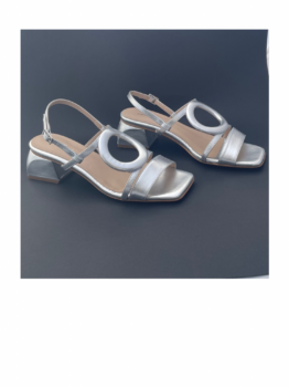 Petra Sandalia Plateada