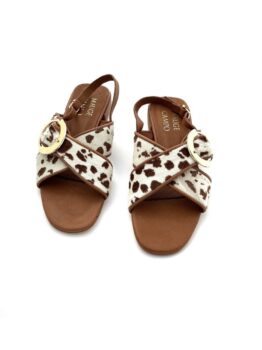 Sandalia plana estampado vaca.