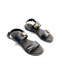 Sandalia negra plana