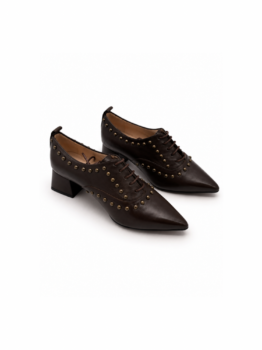 Carol Zapato Marrón Chocolate con Tachuelas y Tacón